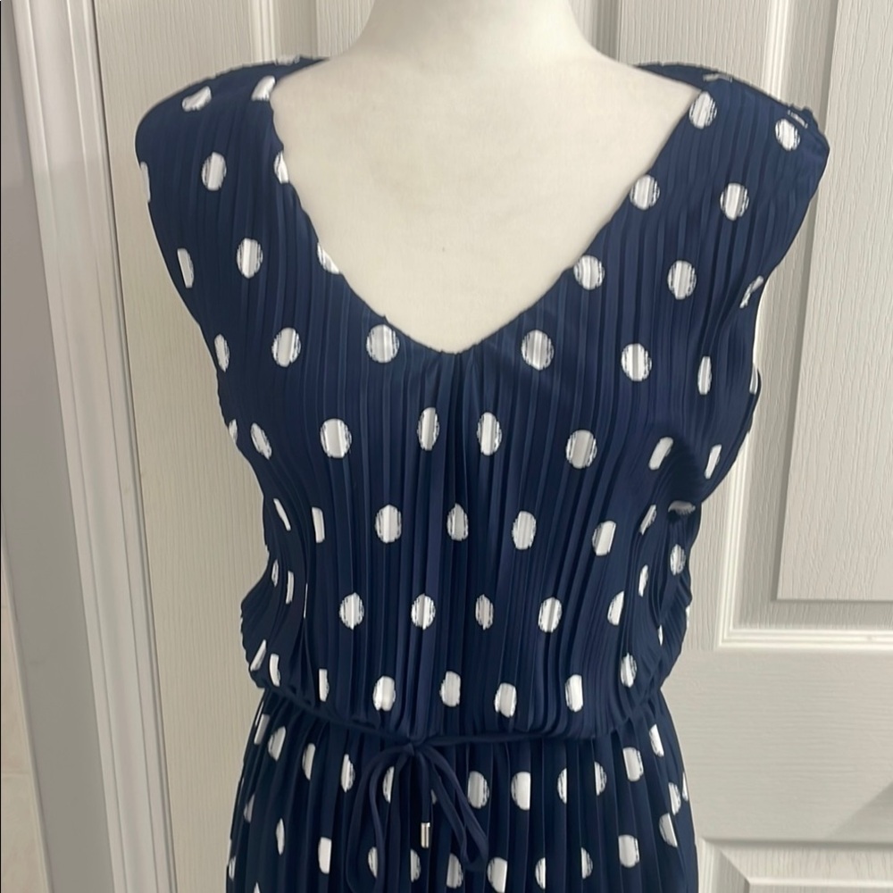 NWOT Navy blue and White Polkadot  Sleeveless V-Neck Midi dress Size XS - Picture 3 of 8